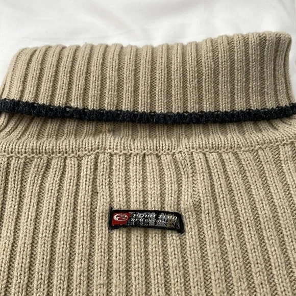 TRADED Firebird Reconstructed Cropped Wool Knit Turtleneck/ Shorts set - Picture 10 of 11